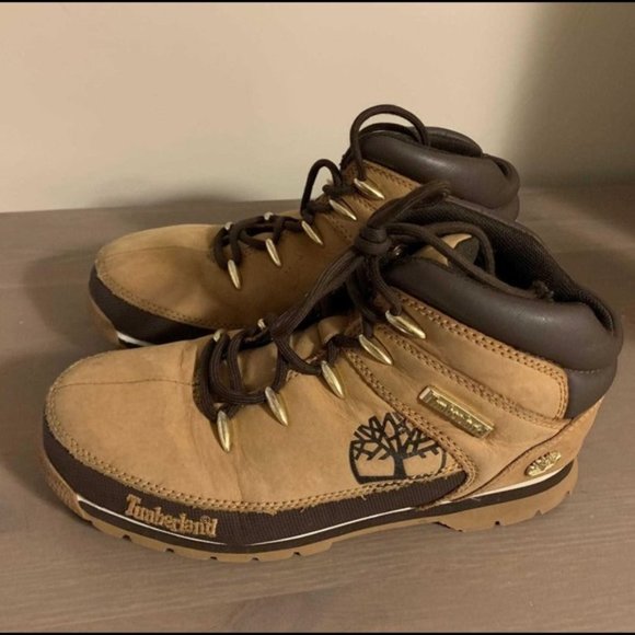 Timberland Tan Leather Boots - Boy’s Size 4 - Picture 2 of 5